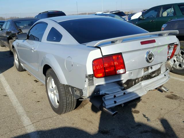 1ZVHT82H185159553 - 2008 FORD MUSTANG GT SILVER photo 3