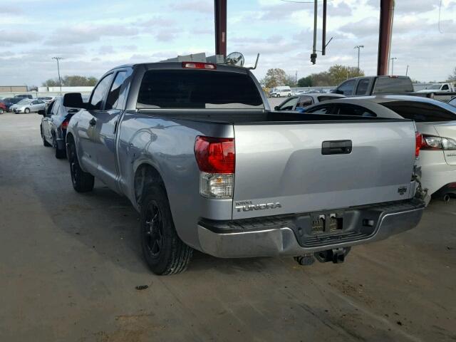 5TFRM5F10BX028822 - 2011 TOYOTA TUNDRA DOU SILVER photo 3