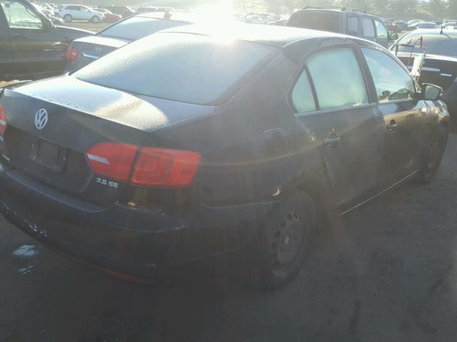 3VWDZ7AJ4BM323150 - 2011 VOLKSWAGEN JETTA SE 黑色 照片 4