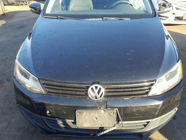 3VWDZ7AJ4BM323150 - 2011 VOLKSWAGEN JETTA SE 黑色 照片 7