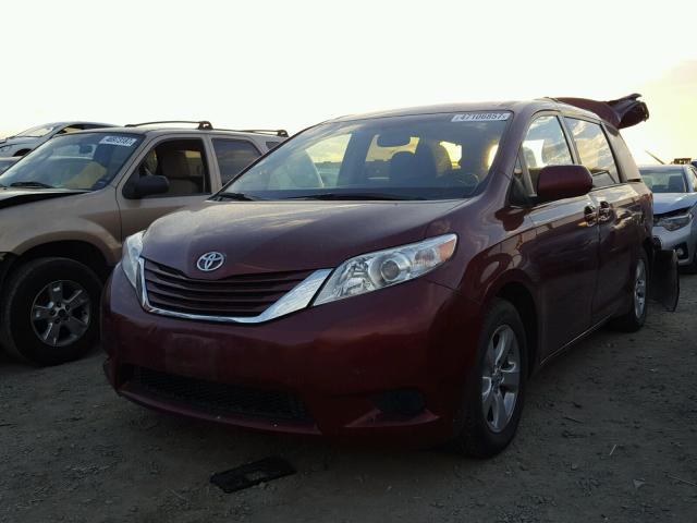 5TDKK3DC3GS738889 - 2016 TOYOTA SIENNA LE BURGUNDY photo 2