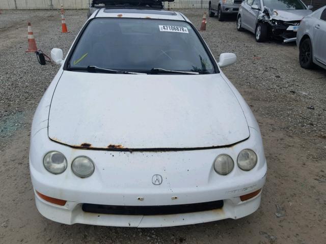 JH4DC2383WS005789 - 1998 ACURA INTEGRA GS WHITE photo 9