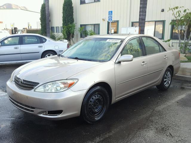 JTDBE32K120028743 - 2002 TOYOTA CAMRY LE თაფლისფერი ფოტო 2