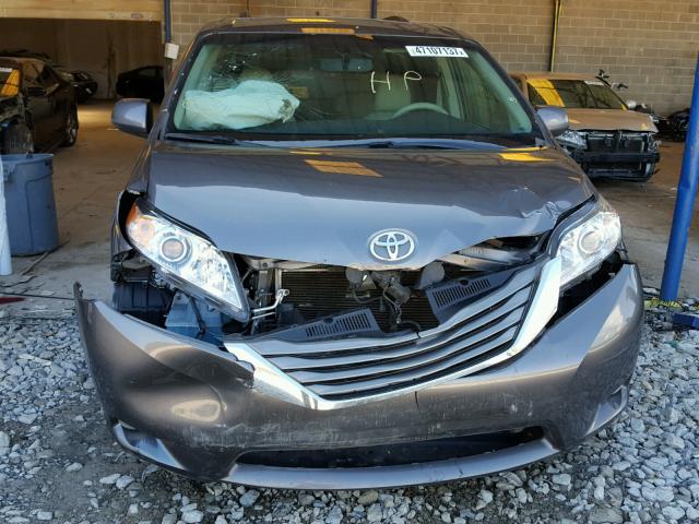 5TDYK3DC7BS104617 - 2011 TOYOTA SIENNA XLE GRAY photo 9