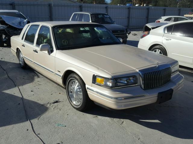 1LNLM83W9VY611410 - 1997 LINCOLN TOWN CAR C CREAM photo 1