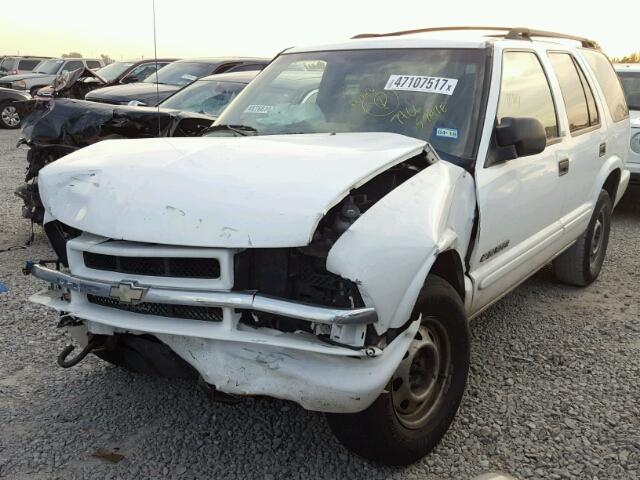 1GNDT13W72K129673 - 2002 CHEVROLET BLAZER WHITE photo 2