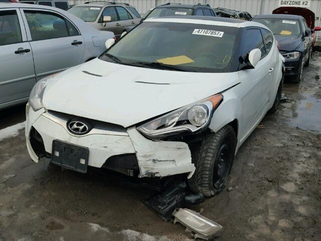 KMHTC6AD2CU057706 - 2012 HYUNDAI VELOSTER B WHITE photo 2