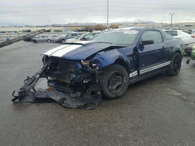 1ZVBP8AM9B5162152 - 2011 FORD MUSTANG BLUE photo 2