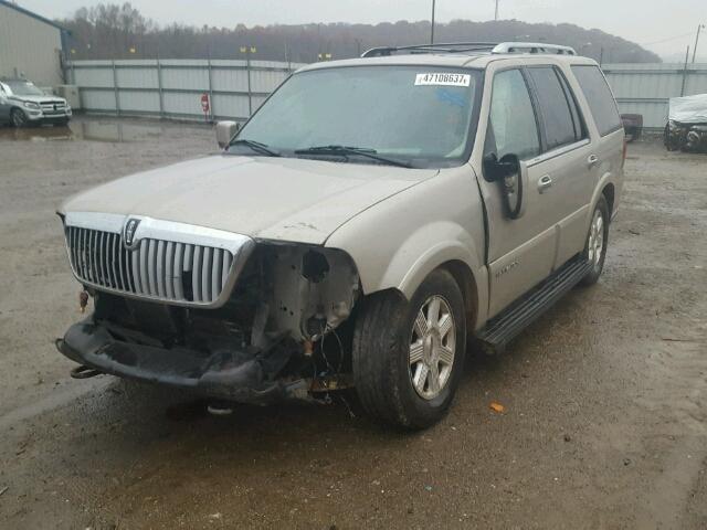 5LMFU27515LJ04684 - 2005 LINCOLN NAVIGATOR TAN photo 2