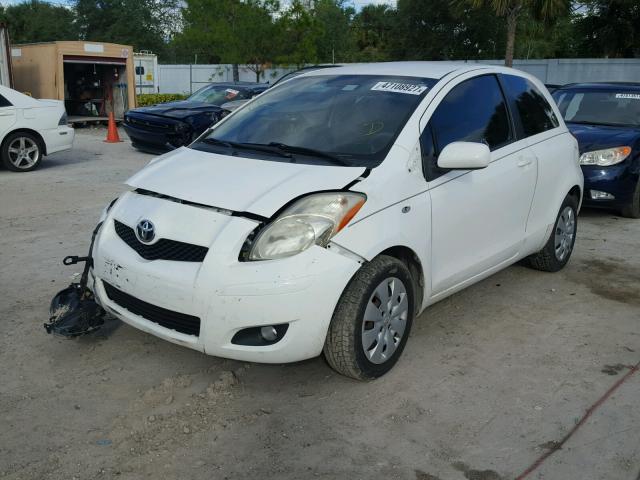 JTDJT4K31A5322032 - 2010 TOYOTA YARIS WHITE photo 2