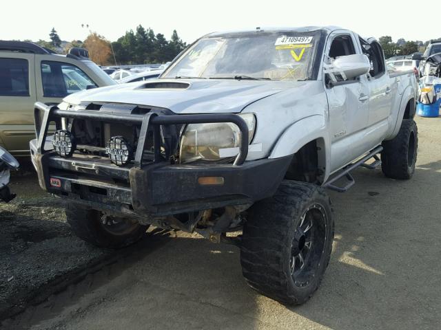 5TEMU52N56Z293799 - 2006 TOYOTA TACOMA DOU SILVER photo 2