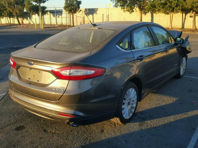 3FA6P0LU4GR178837 - 2016 FORD FUSION SE GRAY photo 4