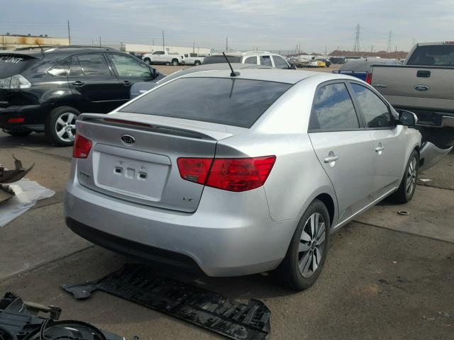 KNAFU4A28D5722781 - 2013 KIA FORTE EX SILVER photo 4