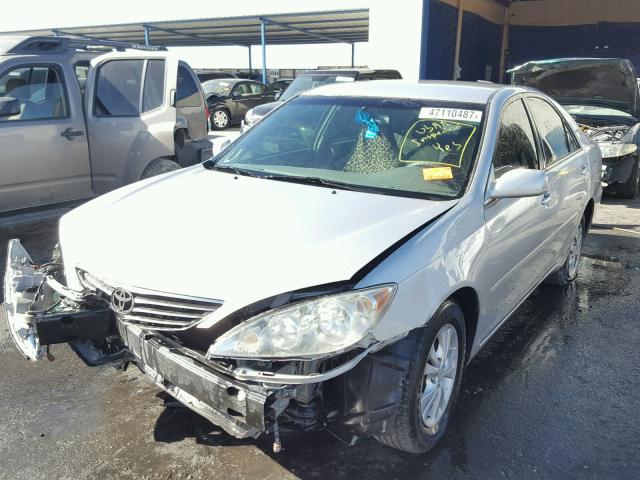 4T1BF30K45U110314 - 2005 TOYOTA CAMRY LE SILVER photo 2