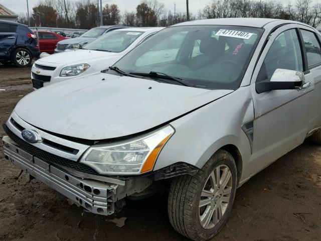 1FAHP37N99W198224 - 2009 FORD FOCUS SEL SILVER photo 9