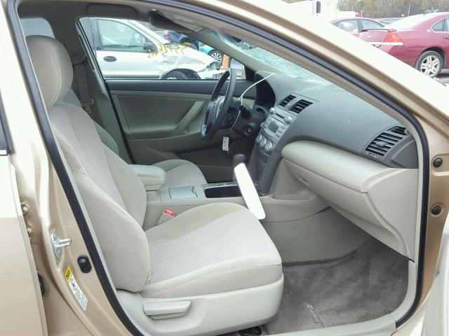 4T4BF3EK6AR076899 - 2010 TOYOTA CAMRY BASE თაფლისფერი ფოტო 5