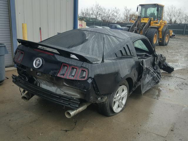 1ZVBP8AM9E5269478 - 2014 FORD MUSTANG BLACK photo 4