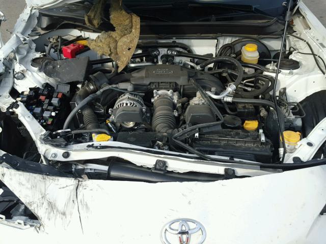 JF1ZNAA12H8704001 - 2017 TOYOTA 86 BASE WHITE photo 7