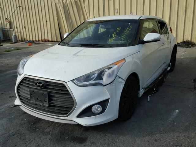 KMHTC6AE2GU263591 - 2016 HYUNDAI VELOSTER T WHITE photo 2