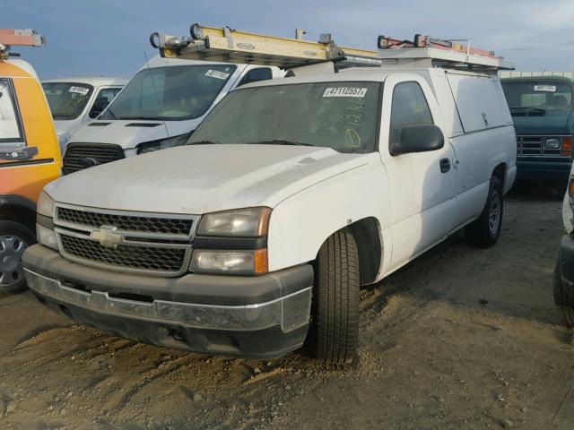 1GCEC14X56Z290377 - 2006 CHEVROLET SILVERADO WHITE photo 2