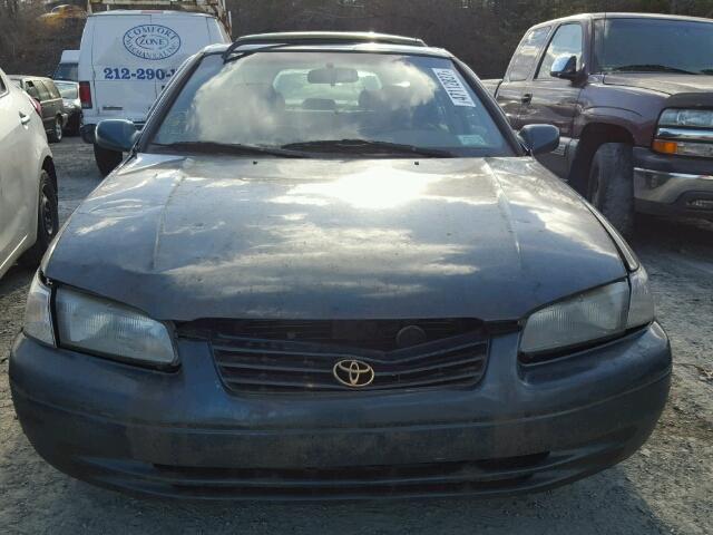 JT2BG28K8W0151272 - 1998 TOYOTA CAMRY LE GREEN photo 9