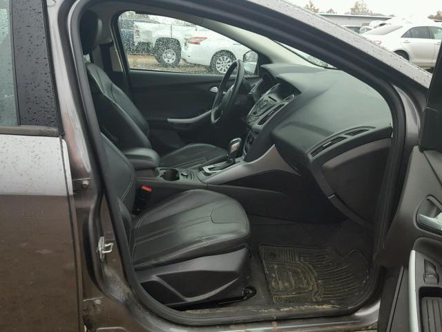 1FADP3F22EL235647 - 2014 FORD FOCUS SE GRAY photo 5