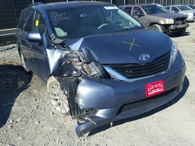 5TDJK3DC7ES084648 - 2014 TOYOTA SIENNA LE BLUE photo 1