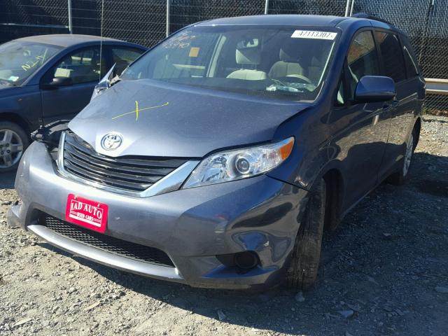 5TDJK3DC7ES084648 - 2014 TOYOTA SIENNA LE BLUE photo 2