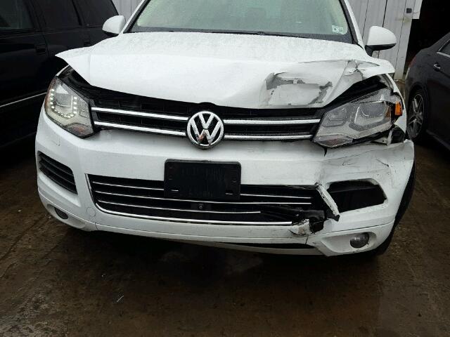 WVGEF9BP8ED011603 - 2014 VOLKSWAGEN TOUAREG V6 WHITE photo 9