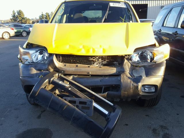 1FMYU93183KD07307 - 2003 FORD ESCAPE XLT YELLOW photo 9