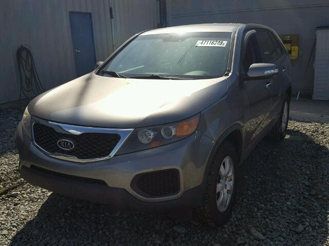 5XYKT3A12BG179437 - 2011 KIA SORENTO BA BROWN photo 2