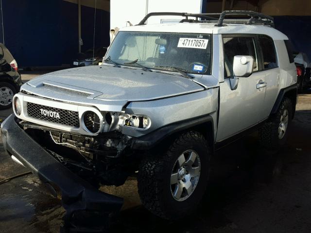 JTEBU11F670088578 - 2007 TOYOTA FJ CRUISER SILVER photo 2