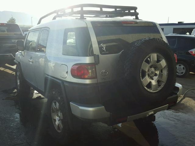 JTEBU11F670088578 - 2007 TOYOTA FJ CRUISER SILVER photo 3