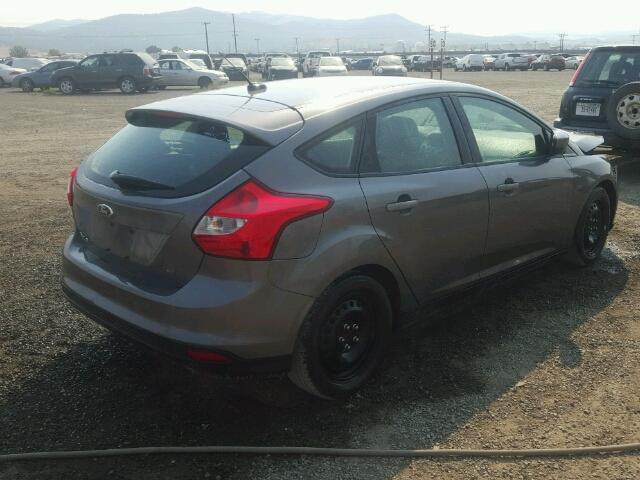 1FAHP3K20CL477485 - 2012 FORD FOCUS SE GRAY photo 4