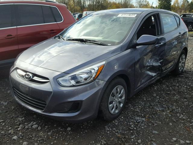 KMHCT5AE7GU279845 - 2016 HYUNDAI ACCENT SE GRAY photo 2