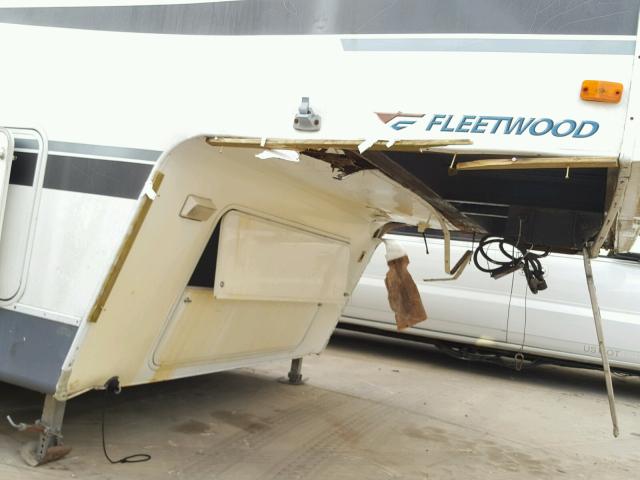 4CB5B362954005957 - 2005 FLEETWOOD TRIUMPH WHITE photo 7