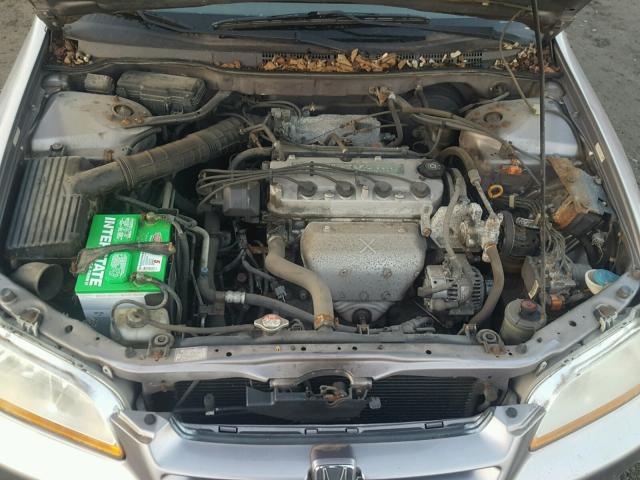 1HGCG6686YA013366 - 2000 HONDA ACCORD EX GRAY photo 7