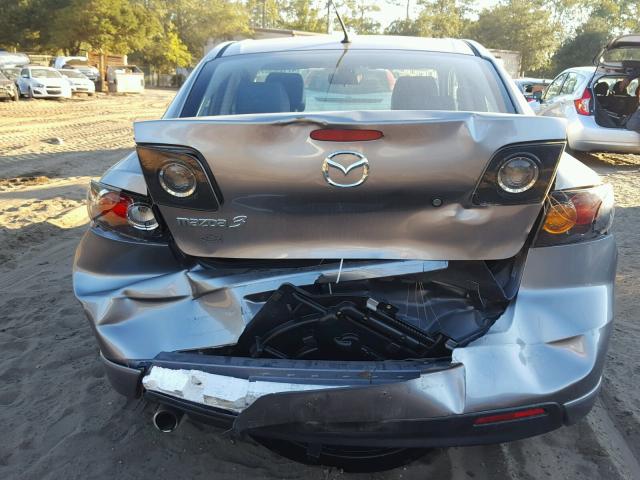 JM1BK323861453250 - 2006 MAZDA 3 S GRAY photo 9