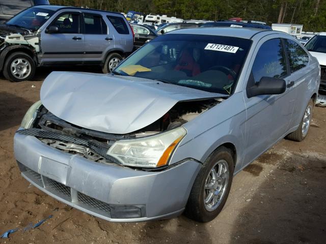 1FAHP32N08W171208 - 2008 FORD FOCUS S/SE SILVER photo 2