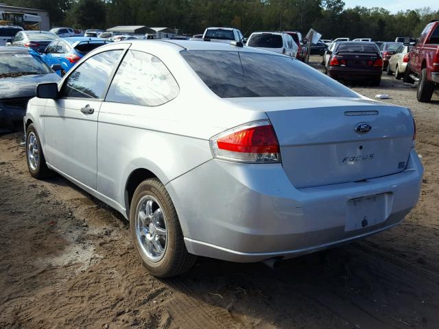 1FAHP32N08W171208 - 2008 FORD FOCUS S/SE SILVER photo 3