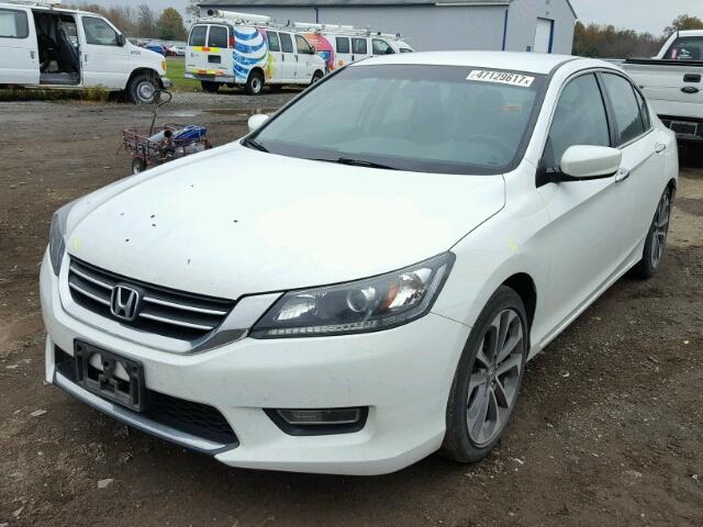 1HGCR2F59DA229540 - 2013 HONDA ACCORD SPO WHITE photo 2