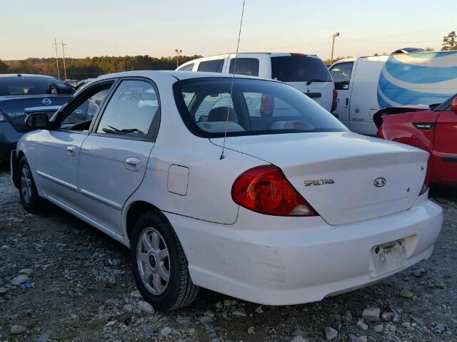 KNAFB121735212530 - 2003 KIA SPECTRA BA WHITE photo 3