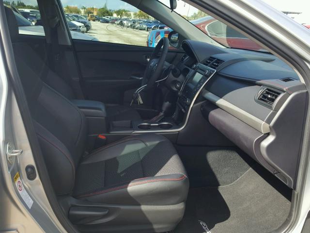 4T1BF1FK1HU452254 - 2017 TOYOTA CAMRY LE 银色 照片 5