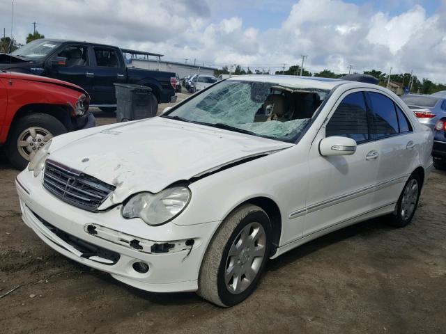 WDBRF54H86A852889 - 2006 MERCEDES-BENZ C GENERATI WHITE photo 2