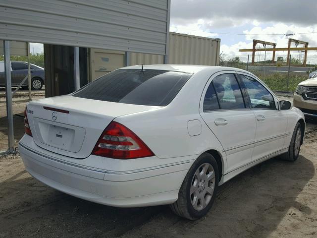 WDBRF54H86A852889 - 2006 MERCEDES-BENZ C GENERATI WHITE photo 4