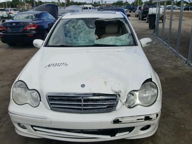 WDBRF54H86A852889 - 2006 MERCEDES-BENZ C GENERATI WHITE photo 9