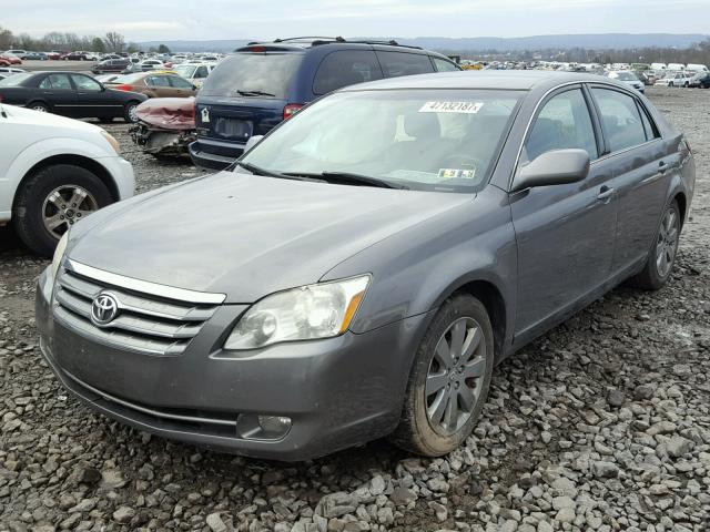 4T1BK36B47U209706 - 2007 TOYOTA AVALON XL GRAY photo 2