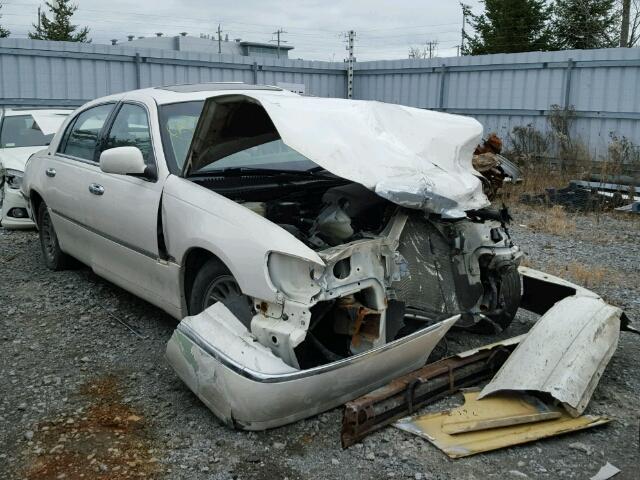 1LNHM83W9XY679067 - 1999 LINCOLN TOWN CAR C WHITE photo 1