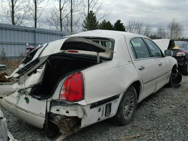 1LNHM83W9XY679067 - 1999 LINCOLN TOWN CAR C WHITE photo 4