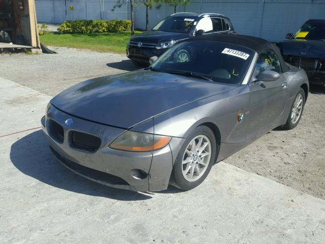 4USBT33434LS48418 - 2004 BMW Z4 2.5 GRAY photo 2